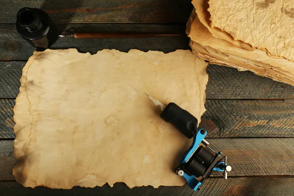 Machine for tattoo with old paper — Stock Photo, Image