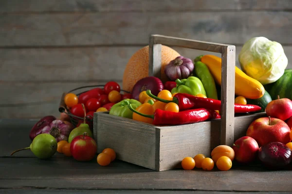 Stos świeżych owoców — Zdjęcie stockowe