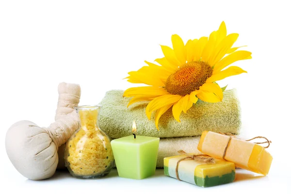 Wellness-Behandlungen und Blumen — Stockfoto