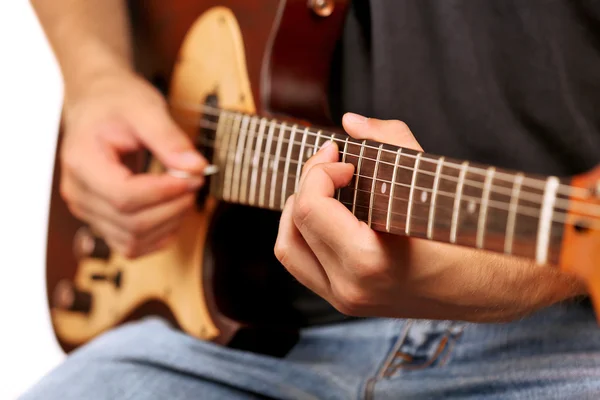 Joven músico tocando guitarra eléctrica — Foto de Stock