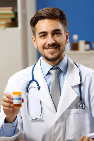 Doctor holding bottle — Stock Photo, Image