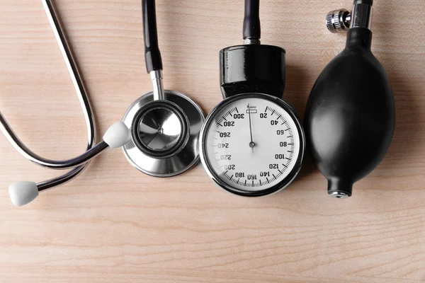 Blood pressure meter and stethoscope — Stock Photo, Image