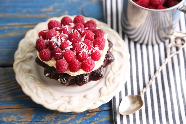 Tatlı kek ahududu ile — Stok fotoğraf