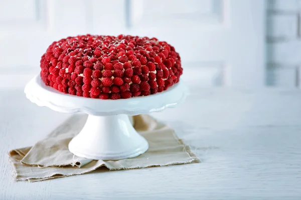 Sweet cake with raspberries — Stock Photo, Image