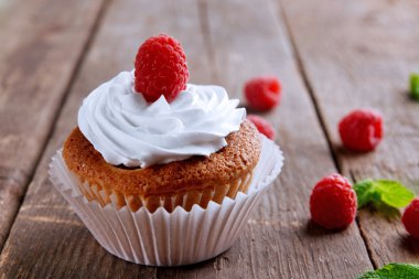 kek çilek ve taze nane