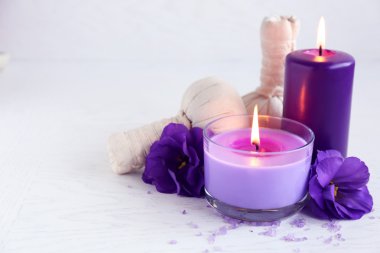 Ahşap masada güzel bir spa kompozisyonu