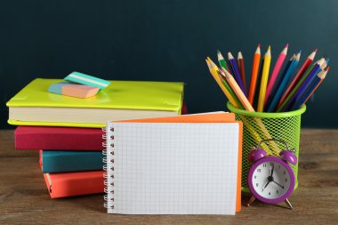 Ahşap masa okul malzemeleri