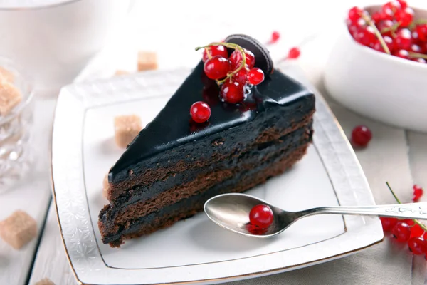 Tasty chocolate cake with berries — Stock Photo, Image