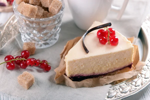 Pastel de queso sabroso con bayas — Foto de Stock