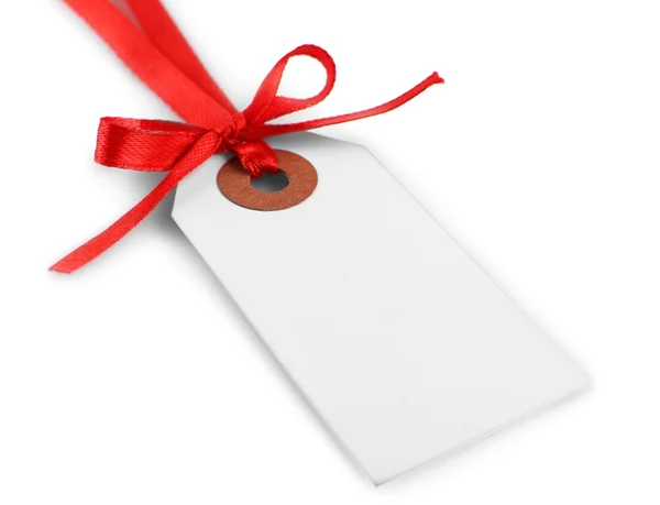 Leere Geschenkanhänger mit Schleife isoliert auf weiß — Stockfoto