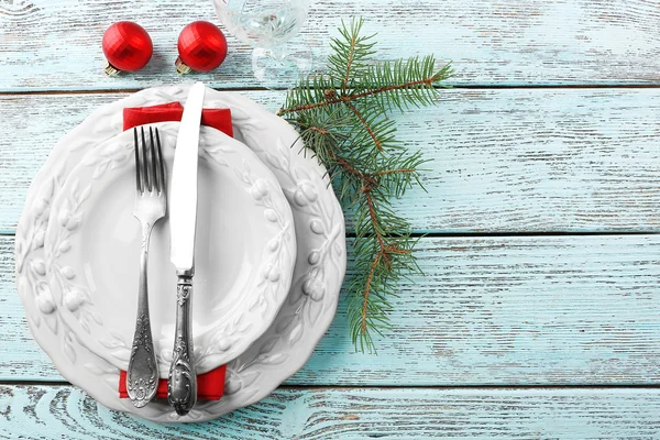 Empty plate, cutlery, napkin and glass on rustic wooden background. Christmas table setting concept — Stock Photo, Image