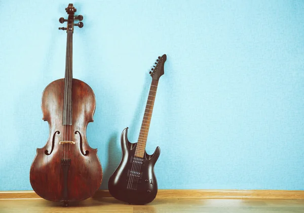 Musical instruments on turquoise wallpaper background — Stock Photo, Image