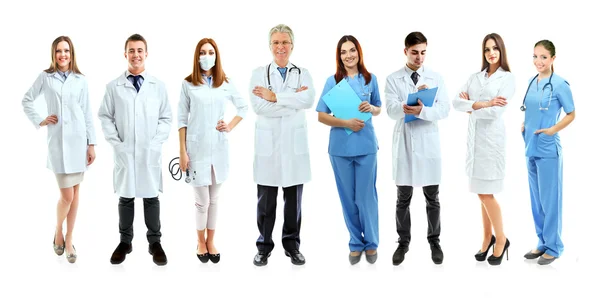 Grupo de médicos sonrientes aislados en blanco — Foto de Stock