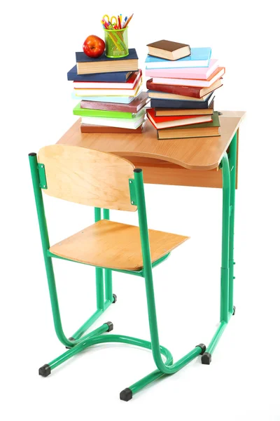 Dřevěný stůl s knihami a židle — Stock fotografie