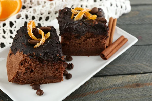チョコレート艶出しとケーキ — ストック写真
