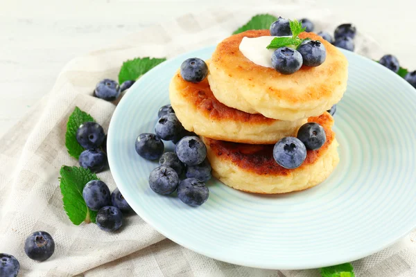Fritters of cottage cheese with blueberries — Stock Photo, Image