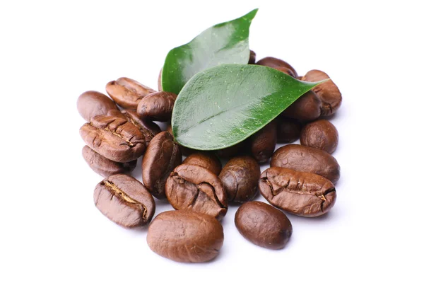 带有叶子的咖啡豆 — 图库照片