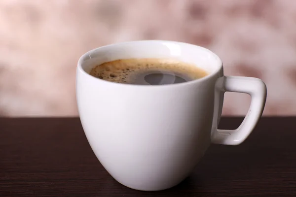 Kopje koffie op tafel — Stockfoto