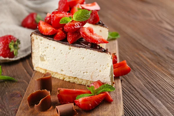 Heerlijke cheesecake met bessen — Stockfoto