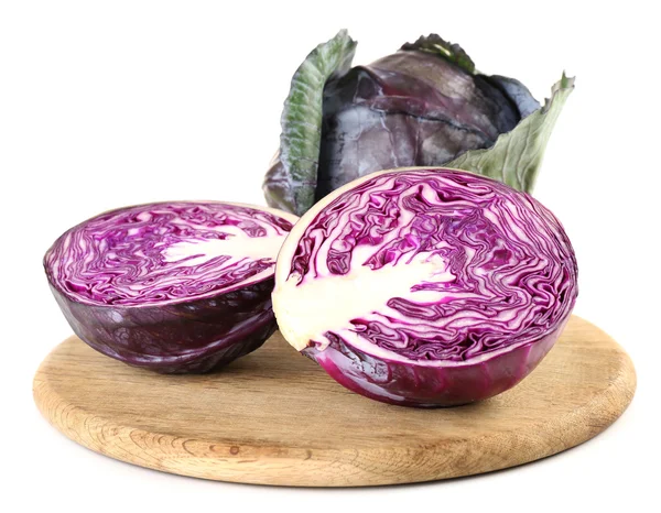 Rotkohl auf Schneidebrett isoliert auf Weiß — Stockfoto