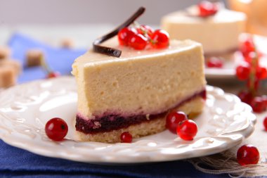 çilek ile lezzetli peynirli kek