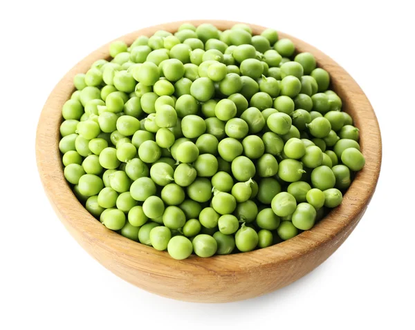 小碗中的新鲜绿豆，与白色隔离 — 图库照片
