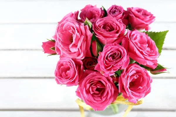 Beautiful roses on wooden background — Stock Photo, Image