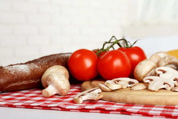 Conjunto de productos sobre fondo claro —  Fotos de Stock