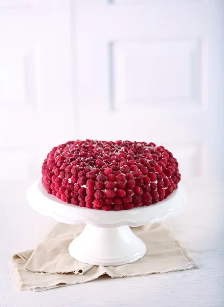 Sweet cake with raspberries on light background — Stock Photo, Image