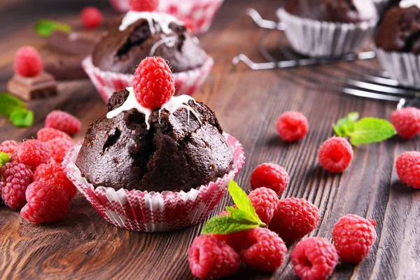 Delicious cupcakes with berries — Stock Photo, Image