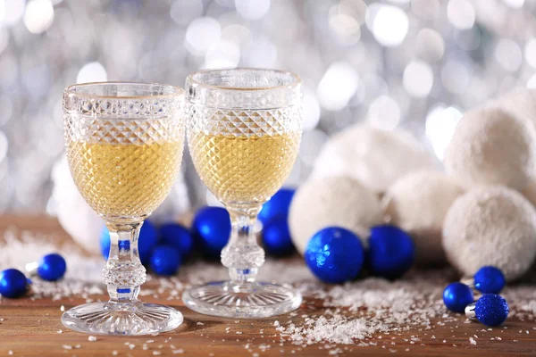 Champagne e addobbi natalizi — Foto Stock