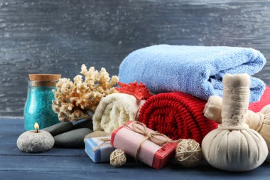 Spa uygulamaları mavi zemin üzerine. Deniz spa konsept