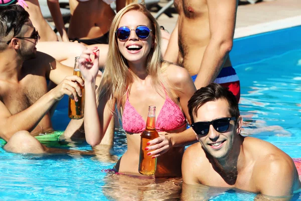 Young people having fun in the swimming pool — Stock Photo, Image