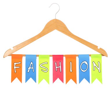 Satır renkli bayrakları ahşap askı üzerinde beyaz izole asılı