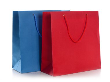 Kağıt alışveriş torbaları beyaz üzerine izole