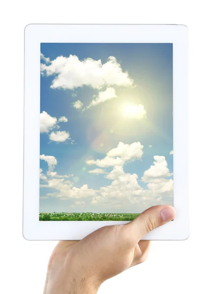 Hand met tablet Pc met sky in scherm. Cloud computing concept — Stockfoto