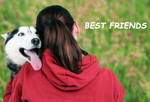 Mujer y lindo husky — Foto de Stock