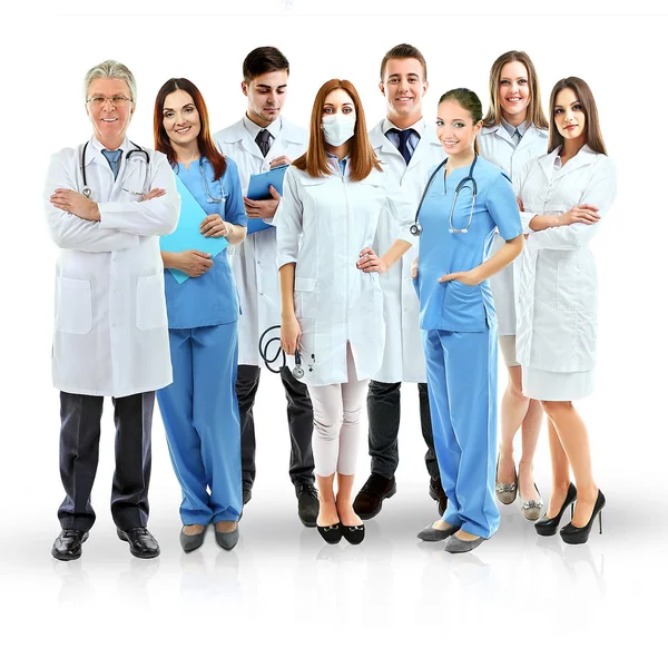 Grupo de médicos sonrientes aislados en blanco — Foto de Stock