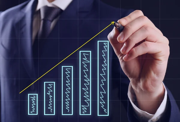 Hombre de negocios mano escribir un gráfico de negocios — Foto de Stock