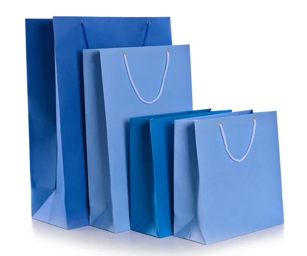 Sacos de compras de papel isolados em branco — Fotografia de Stock