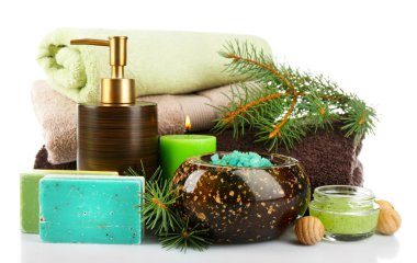 Esans çam, el yapımı Sabun ve krema ile çam özü ve spa uygulamaları, üzerinde beyaz izole