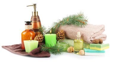 Esans çam, el yapımı Sabun ve krema ile çam özü ve spa uygulamaları, üzerinde beyaz izole