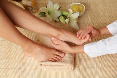 Masör yapım ayak masaj spa salonda