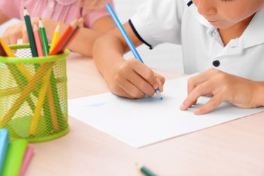 Grup Masası'nı, portre çizim çocuk