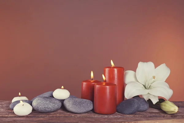 Beautiful spa composition with lily on brown background — Stock Photo, Image