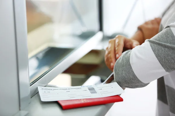 Airport Check-In Counters With Passengers — Stock Photo, Image