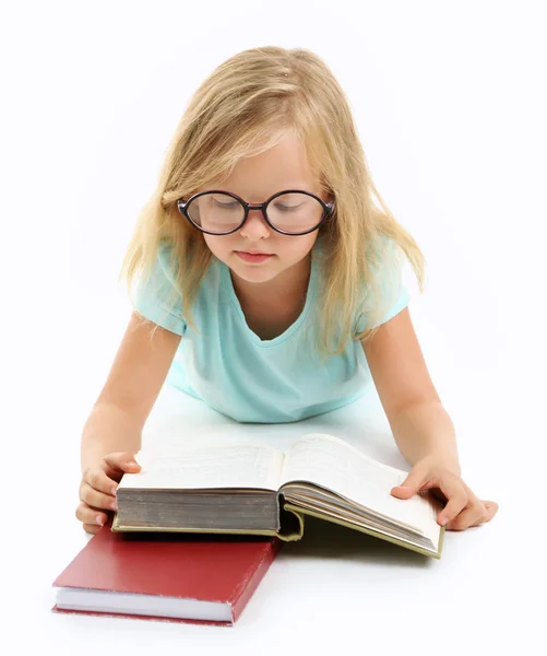 Vacker liten flicka med bok, isolerad på vit — Stockfoto