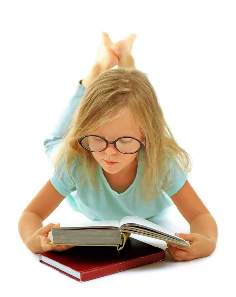 Belle petite fille avec livre, isolée sur blanc — Photo