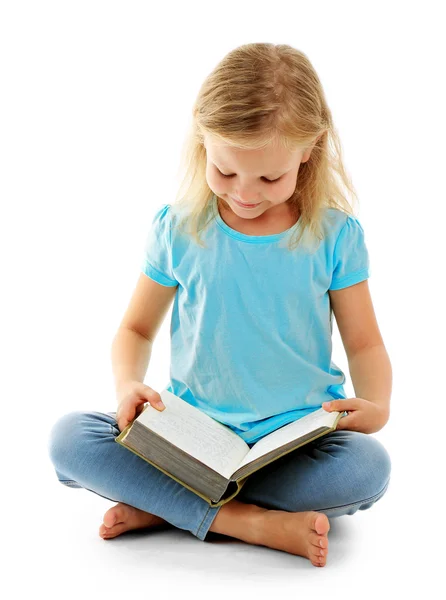 Güzel küçük bir kız ile üzerine beyaz izole kitap — Stok fotoğraf