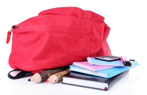 Bolso rojo con equipo escolar aislado en blanco — Foto de Stock